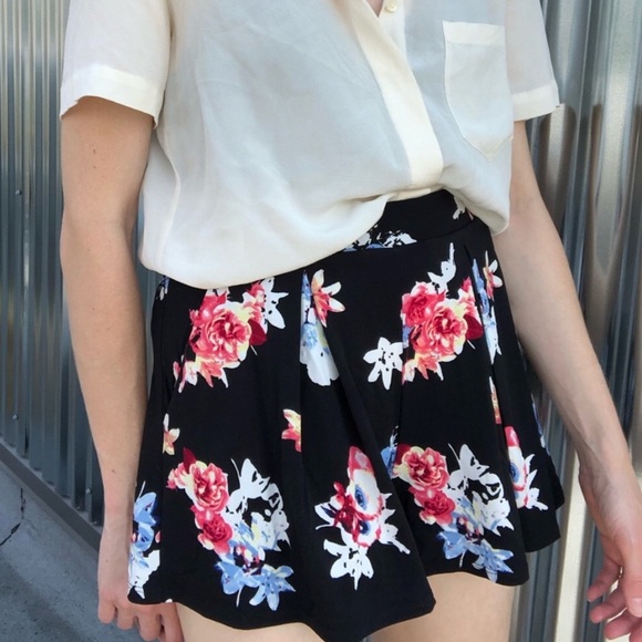 Express Flowy Mini Shorts Floral Pink Black Size Extra Small XS - Picture 3 of 8